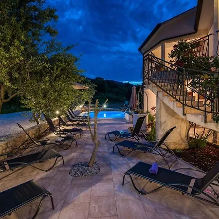 Apartment 3 *