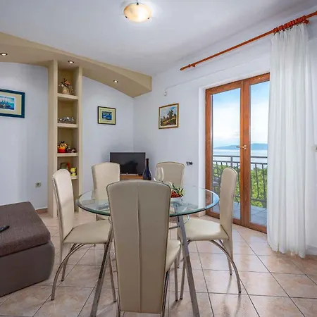 Apartment 3 *