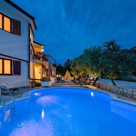 Apartment 3 *