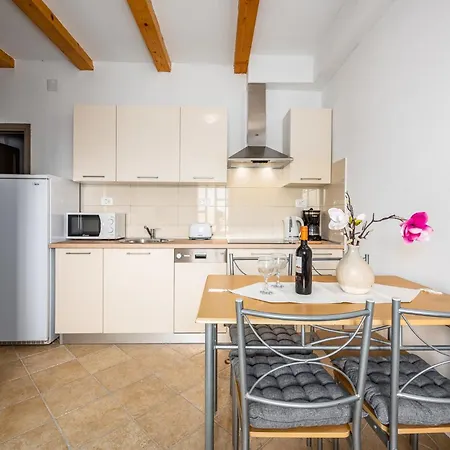 3 Apartament *