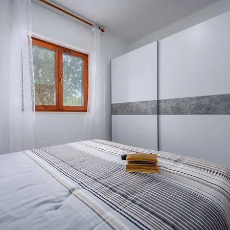 Apartament 3 *