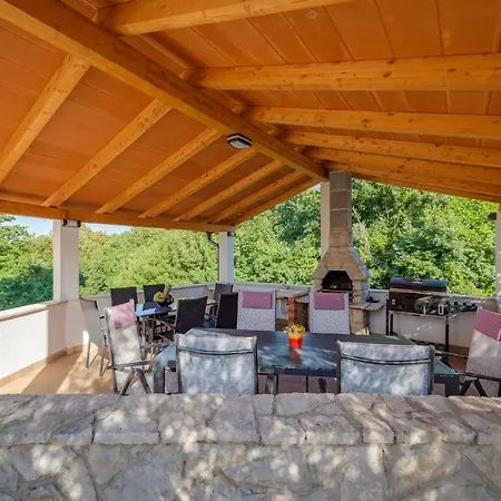 Appartement 3 *