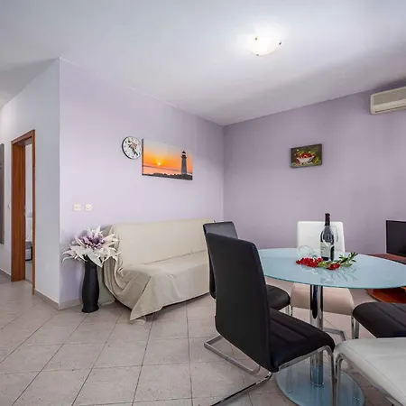 Appartement 3 *