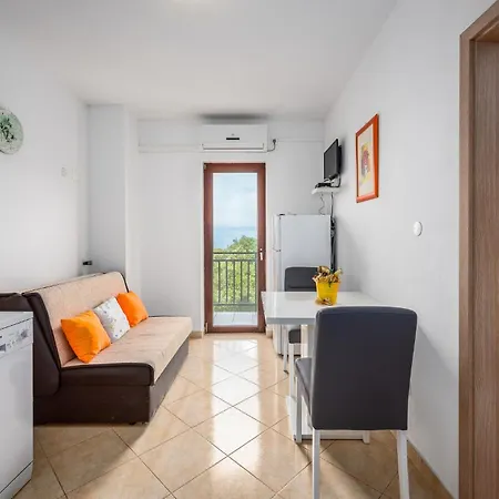 Appartement 3 *