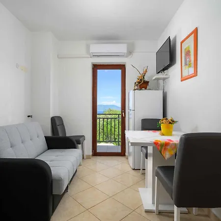 Apartamento 3 *